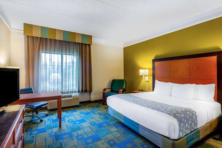 1 King Bed Deluxe Room (18 of 18)