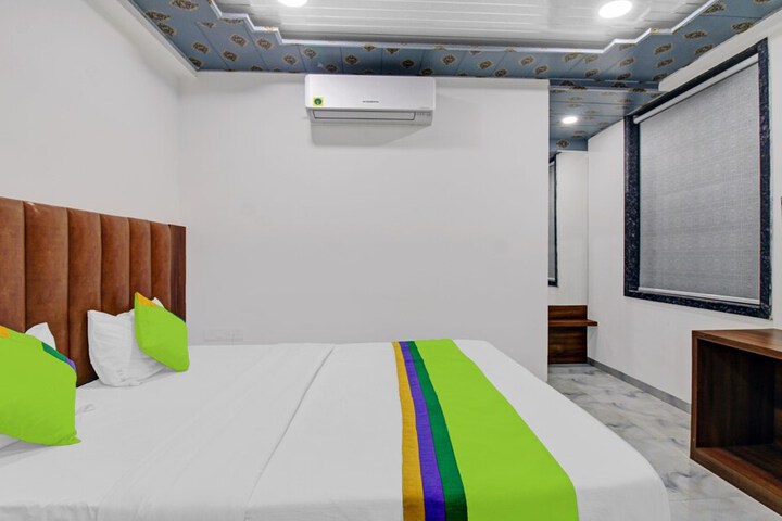 Room 11 of 35