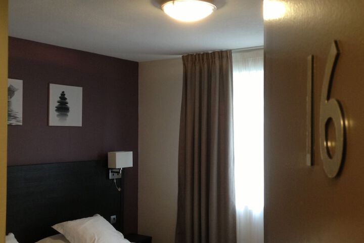 Room 5 of 30
