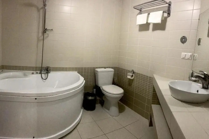 Room 9 of 17