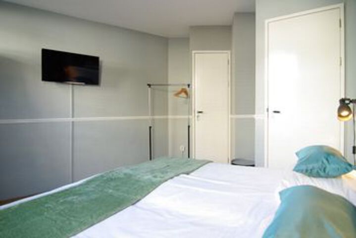 Room 12 of 42