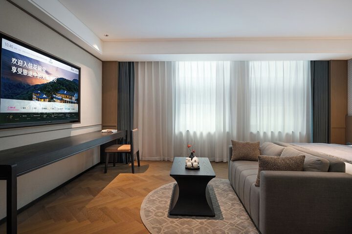 Room 6 of 37
