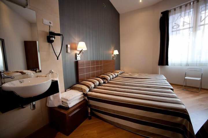 Room 10 of 52