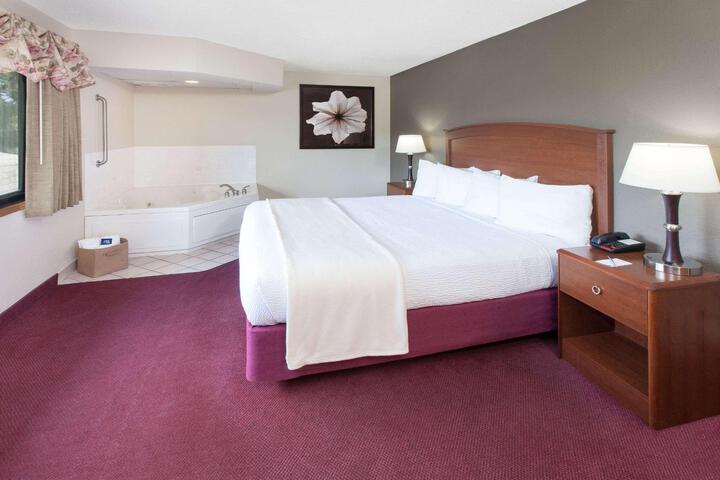 1 King Bed Efficiency (5 of 32)