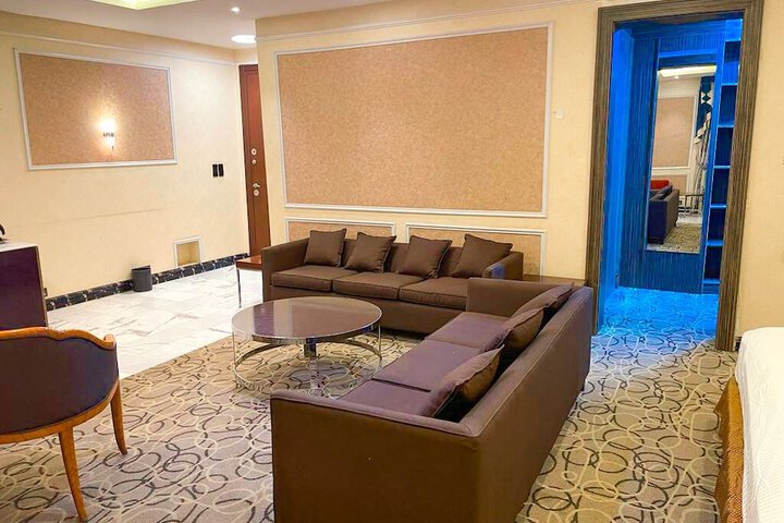 Room 52 of 114