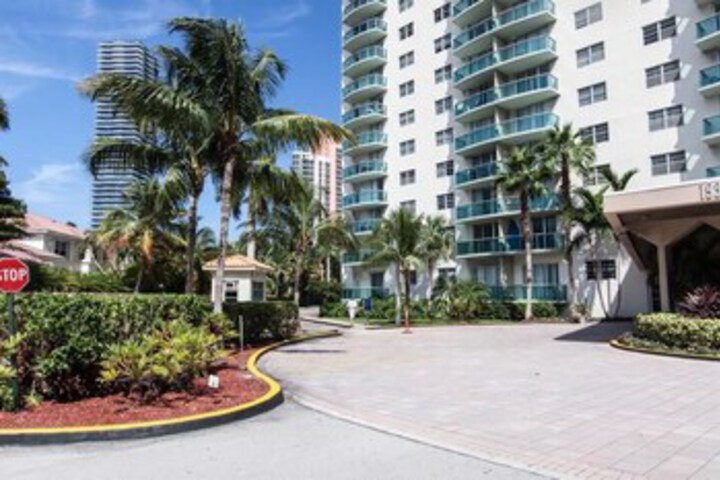 Photo of Destination Stays Ocean View Condo Miami