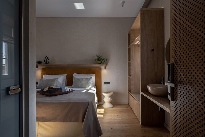 Room 6 of 72