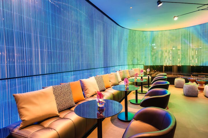 Lounge 50 of 56