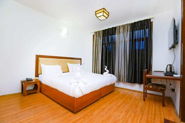 Room 11 of 24