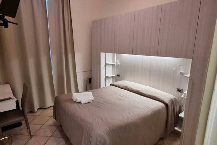 Room 33 of 64