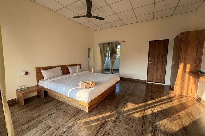 Room 4 of 23