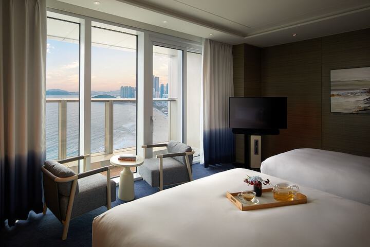 Room 28 of 106