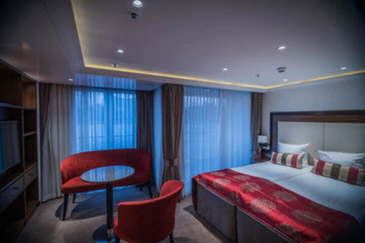 Room 52 of 80