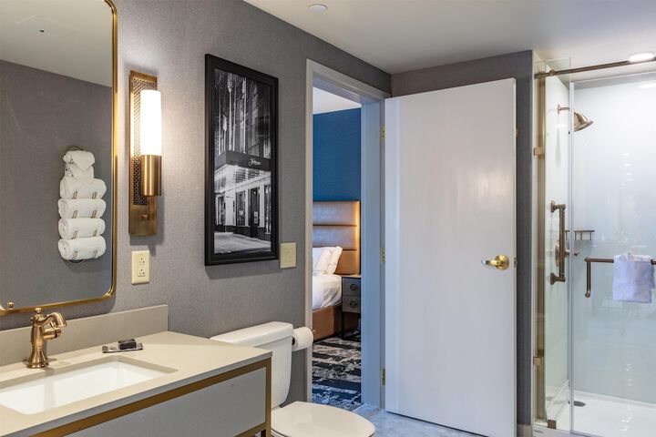 Room 42 of 76