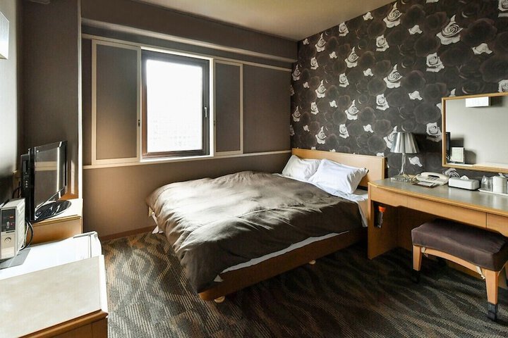 Room 10 of 33
