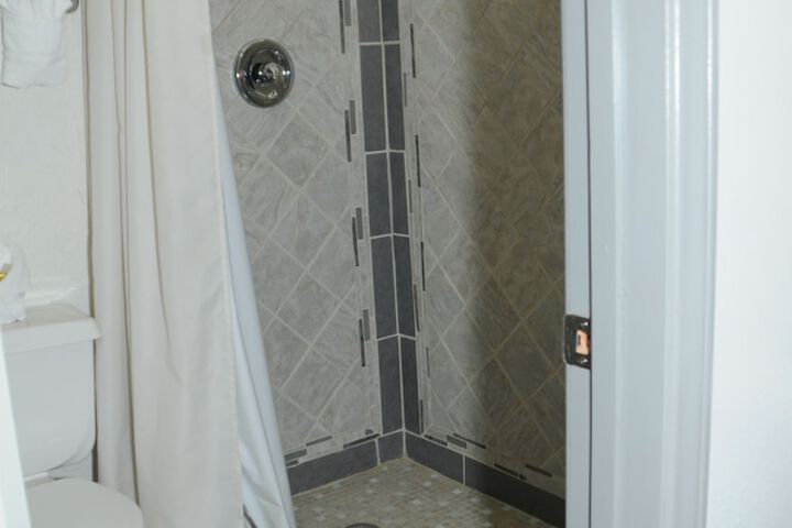 Deluxe Queen Bed (44 of 49)
