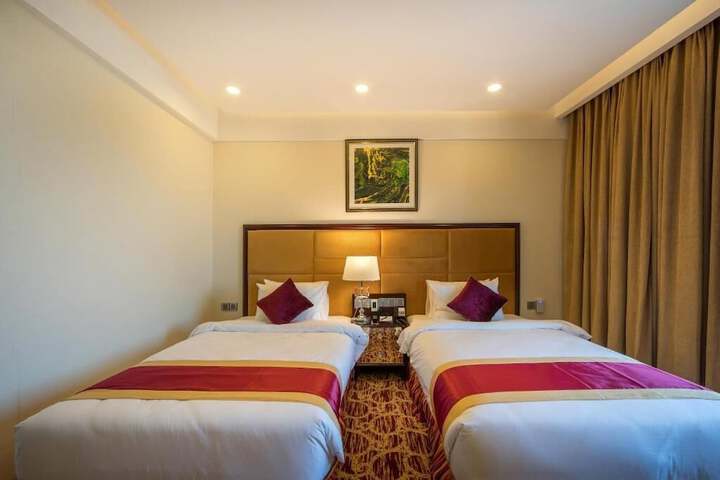 Room 2 of 7
