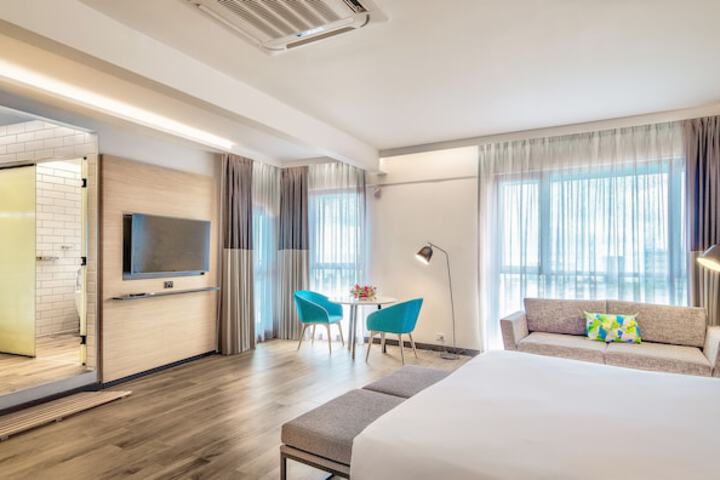 Room 5 of 32