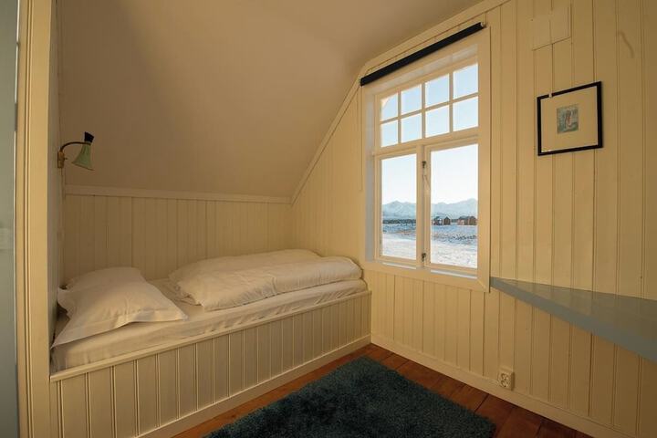 Room 3 of 92