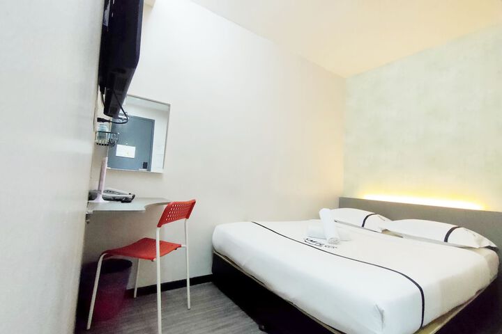 Room 4 of 37