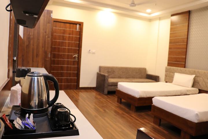 Room 8 of 32