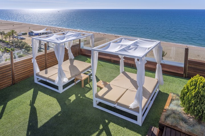 Sundeck 53 of 69