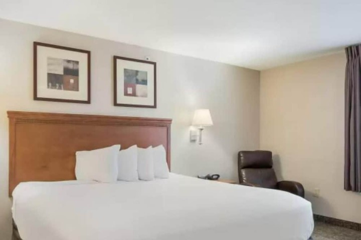 Room 2 of 2