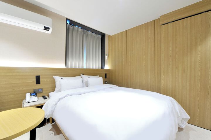 Room 3 of 64