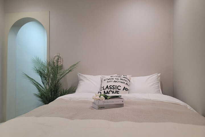 Room 18 of 32
