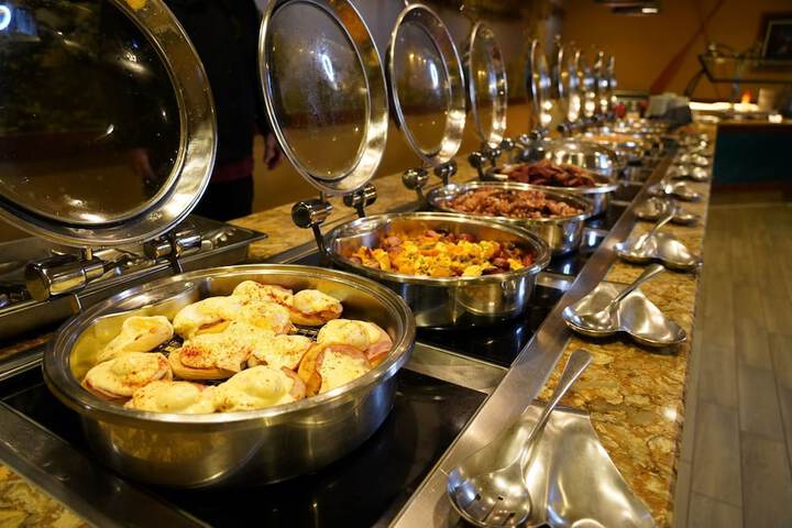 Dining 76 of 101