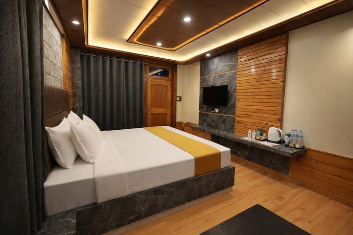 Room 9 of 27