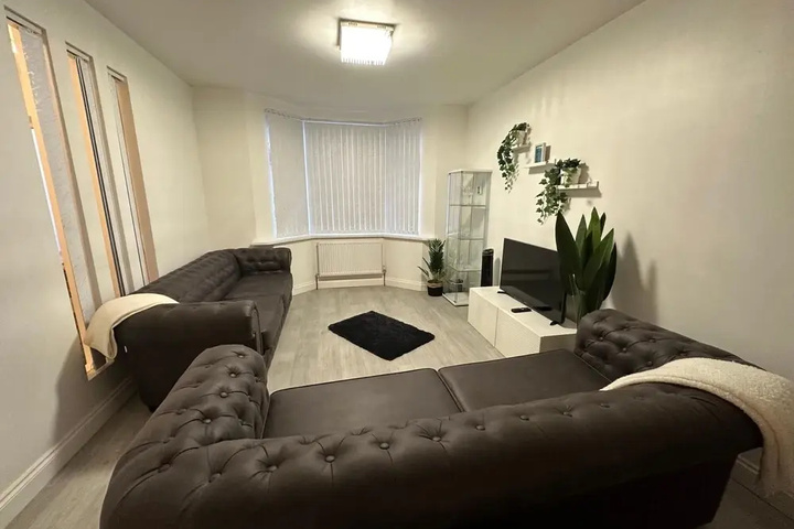 Room 12 of 17