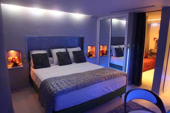 Room 32 of 76