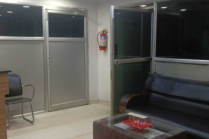 Business Center 27 of 29