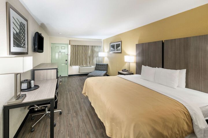 Room 17 of 44