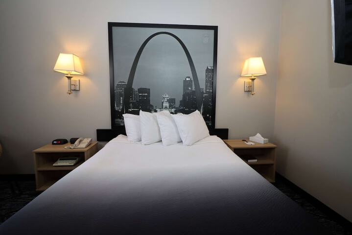 1 Queen Bed Mobility Accessible (8 of 21)
