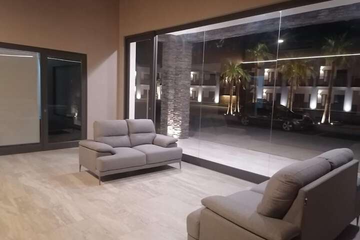Room 4 of 9