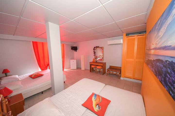 Room 13 of 93