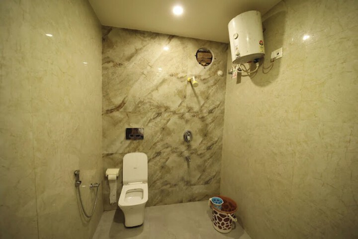 Room 15 of 25