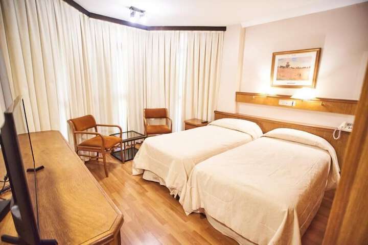 Room 10 of 28