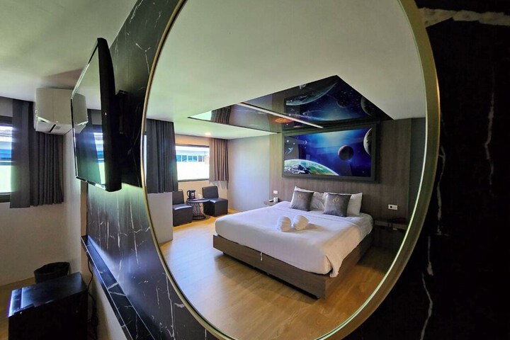 Room 14 of 49