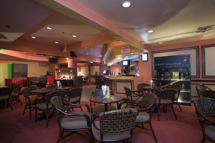Lounge 57 of 79
