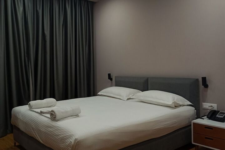 Room 10 of 30