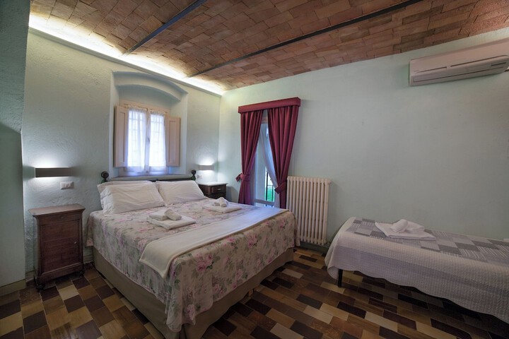 Room 9 of 86