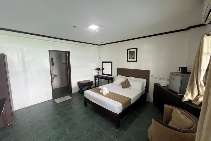 Room 4 of 68