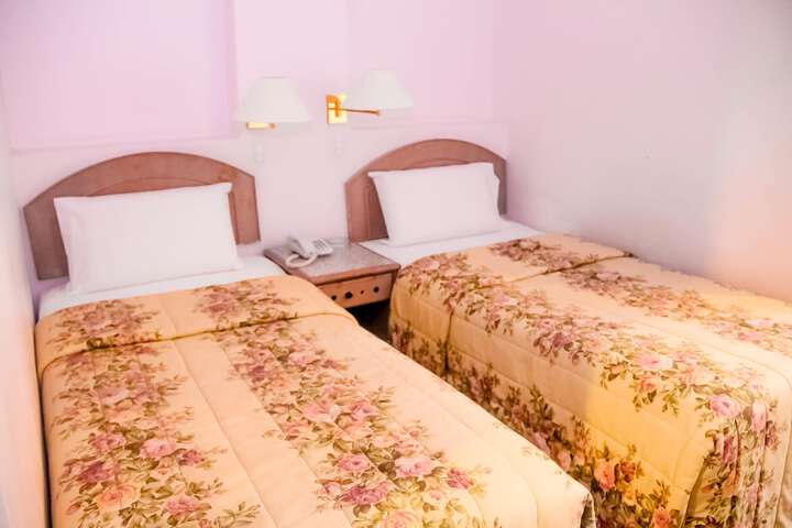 Room 9 of 33
