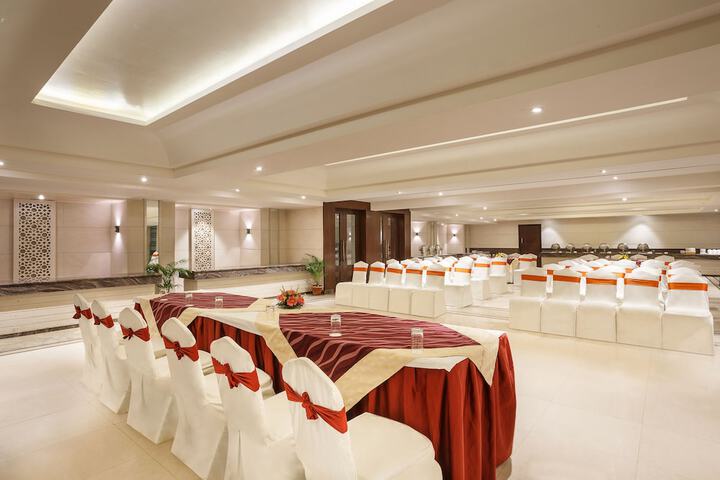 Ballroom/Hall 21 of 21