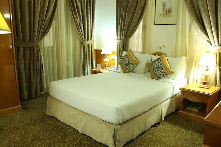 Room 9 of 49