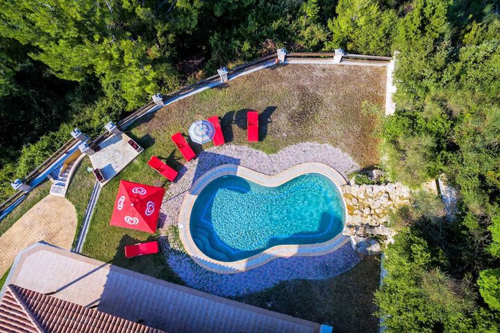 Pool 110 of 182