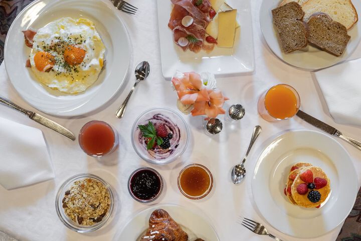 Breakfast/Coffee Service 70 of 113